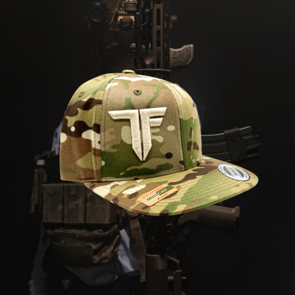 tactical-forward-snapback-multicam-3d-stick Tactical Forward Snapback im Multicam-Design mit weißem 3D-Logostick