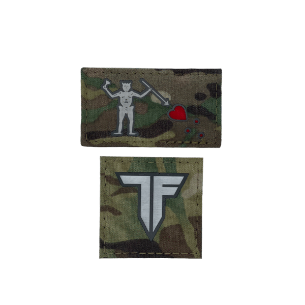 Black Beard Combo "Entdecke unsere hochwertigen Tactical Forward black Beard Combo - die perfekte Möglichkeit, deinem Style eine individuelle Note zu verleihen! Hergestellt aus strapazierfähigem Kunststoff bieten unsere Patches nicht nur eine einzigartige Optik, sondern auch eine lange Haltbarkeit. Mit einer breiten Auswahl an Designs, von trendigen Mustern bis hin zu individuellen Statements, findest du garantiert das perfekte Patch, um deinen persönlichen Stil zu unterstreichen. Verleihe deinen Accessoires das gewisse Etwas mit unserer Tactical Forward black Beard Combo– langlebig, stylisch und absolut einzigartig!"