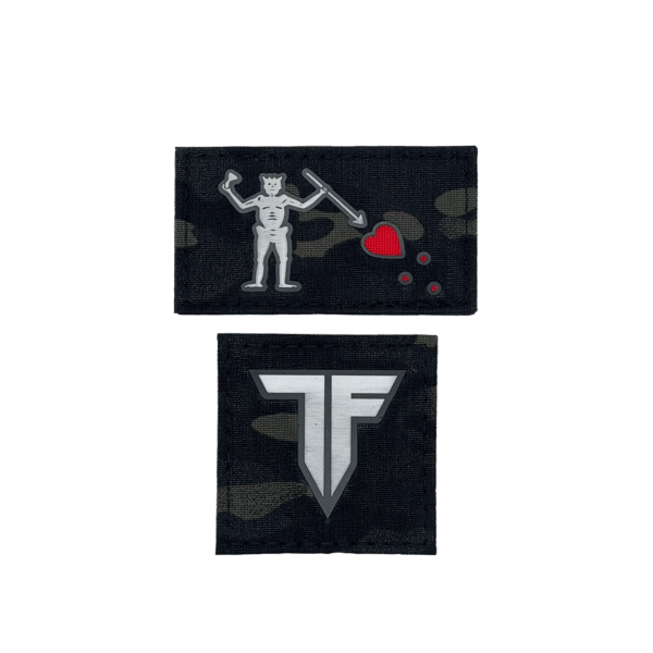 Black Beard Combo "Entdecke unsere hochwertigen Tactical Forward black Beard Combo - die perfekte Möglichkeit, deinem Style eine individuelle Note zu verleihen! Hergestellt aus strapazierfähigem Kunststoff bieten unsere Patches nicht nur eine einzigartige Optik, sondern auch eine lange Haltbarkeit. Mit einer breiten Auswahl an Designs, von trendigen Mustern bis hin zu individuellen Statements, findest du garantiert das perfekte Patch, um deinen persönlichen Stil zu unterstreichen. Verleihe deinen Accessoires das gewisse Etwas mit unserer Tactical Forward black Beard Combo– langlebig, stylisch und absolut einzigartig!"