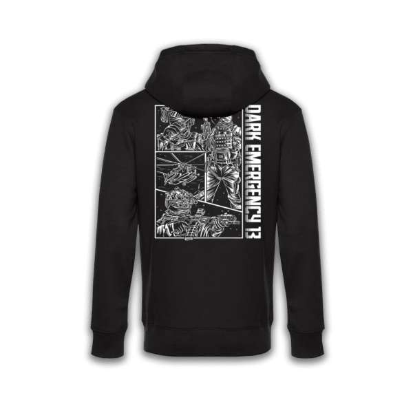 Dark Emergency ist mehr als nur ein Event – es ist ein Lebensgefühl. Zeig deine Zugehörigkeit zur größten Airsoft-Community Europas mit dem offiziellen Airsoft Helden Merchandise: dem Dark Emergency Hoodie und dem passenden T-Shirt. Beide Produkte vereinen robustes Design, bequeme Passform und eine klare Botschaft: Du warst dabei – und du gehörst dazu. Das T-Shirt überzeugt mit hochwertiger Baumwolle, ideal für den Alltag, den Spieltag oder das nächste Event. Der Hoodie bietet zusätzlich wärmenden Komfort für kühlere Tage – perfekt für das Camp, den Weg zum Field oder den Aftergame-Chill. Der markante Dark Emergency Print sorgt dafür, dass du schon von Weitem als Teil der Community erkannt wirst. Features: Offizielles Dark Emergency Merch von Airsoft Helden Stylischer Print mit Wiedererkennungswert Bequeme Schnitte für Männer & Frauen Strapazierfähige Materialien für Alltag & Airsoft-Lifestyle Erhältlich in verschiedenen Größen Ob auf dem Spielfeld, im Camp oder in der Stadt – zeig, dass du Teil von Dark Emergency bist. Jetzt Hoodie & Shirt sichern und die Legende weitertragen!