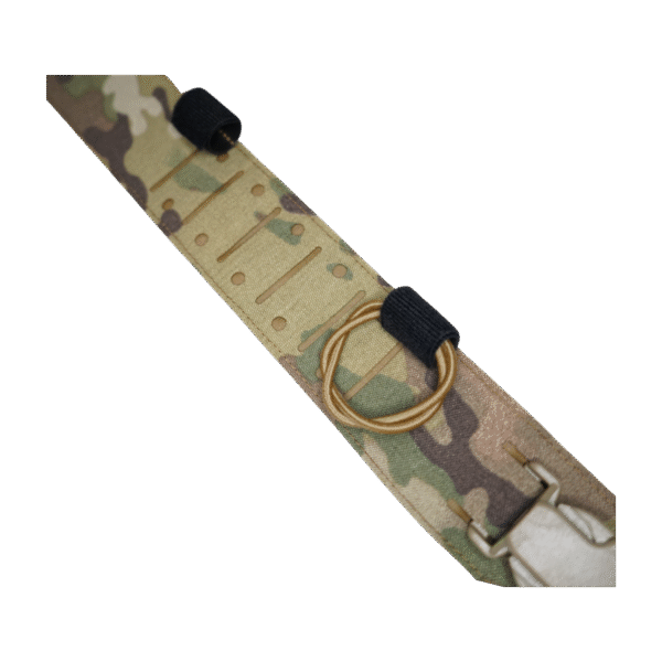 Paradox Tactical Modular Rig – Modulares Chest Rig ohne Kompromisse Das Paradox Tactical Modular Rig ist die perfekte Lösung für alle, die höchste Ansprüche an ihre taktische Ausrüstung stellen. Entwickelt für Profis im Einsatz, Airsoft-Spieler und Outdoor-Enthusiasten, kombiniert dieses modulare Chest Rig maximale Flexibilität mit kompromissloser Robustheit. Dank seines modularen Systems kannst du Taschen, Mag Pouches und Zubehör individuell anpassen – für optimale Organisation und schnelle Zugriffsmöglichkeiten. Ob als Plattenträger-Ergänzung, eigenständiges Rig oder vielseitige Loadout-Basis: Das Paradox Tactical Modular Rig passt sich jeder Mission an. Gefertigt aus strapazierfähigen Materialien, überzeugt es durch Langlebigkeit, Komfort und zuverlässige Performance – auch unter härtesten Bedingungen. Das ergonomische Design sorgt für eine ideale Gewichtsverteilung, während robuste Träger und Befestigungspunkte absolute Stabilität garantieren. Vorteile des Paradox Tactical Modular Rig Modulares Chest Rig mit flexiblen Anbaumöglichkeiten Taktische Ausrüstung für Profis, Airsoft und Outdoor Leicht, ergonomisch und robust für maximalen Komfort Individuell konfigurierbar für jede Einsatzumgebung Langlebige Materialien für extreme Belastungen Mit dem Paradox Tactical Modular Rig entscheidest du dich für ein Chest Rig, das keine Kompromisse kennt – ob im Einsatz, beim Training oder auf dem Spielfeld.
