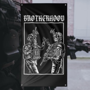 Brotherhood Flagge Die Brotherhood Tactical Flagge steht für Loyalität, Zusammenhalt und eine klare Haltung. Mit dem markanten „Brotherhood“-Schriftzug und dem detailreichen Tactical-Design verkörpert sie die Werte einer starken Community.